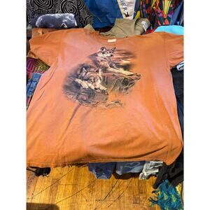 The Mountain Vintage Wolf Tee